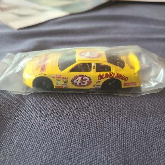 Hot Wheels Nascar Dodge Intrepid R/T Old El Paso #43 in Package - Picture 1 of 1